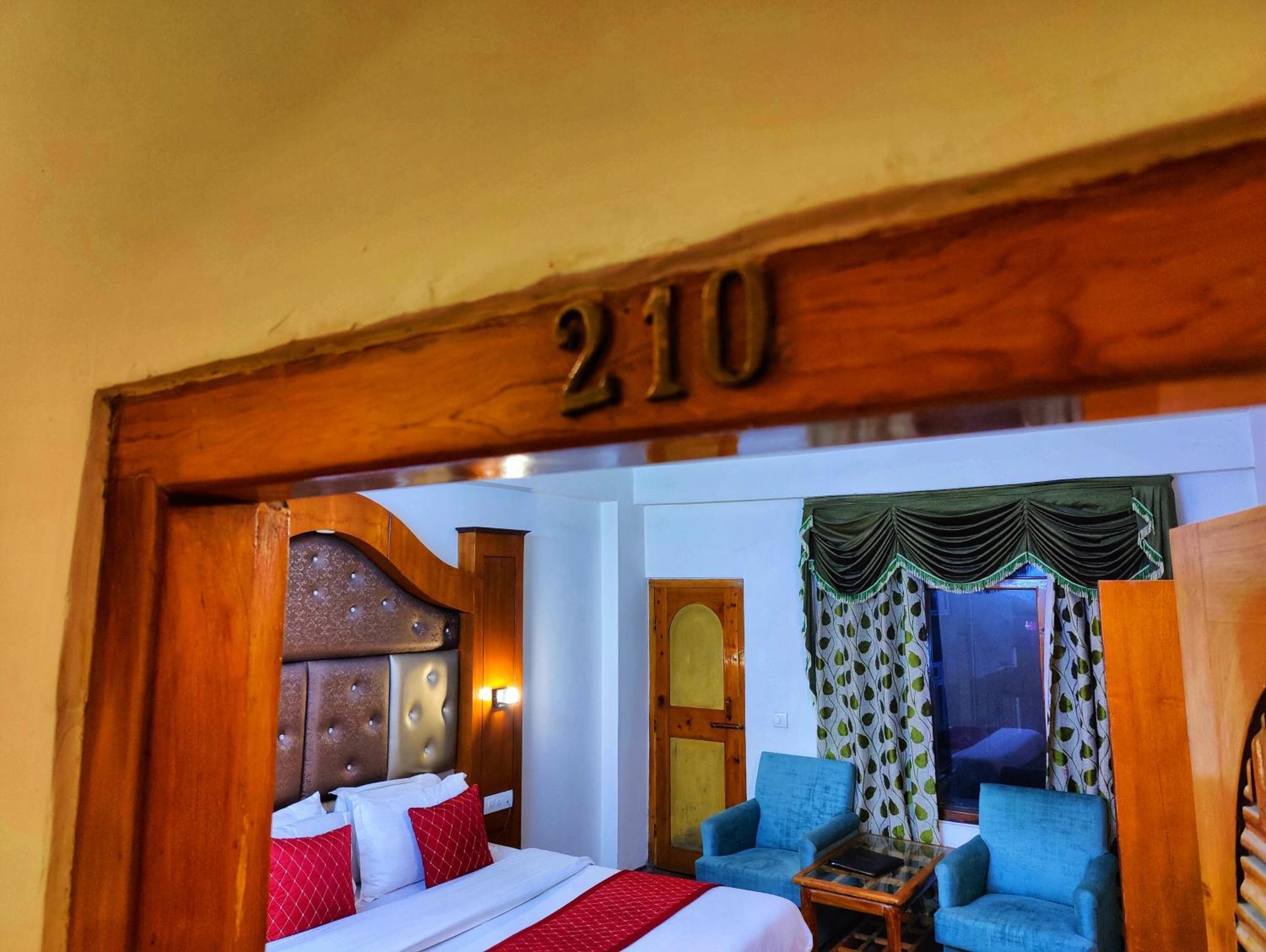 Surya International Hotel Manali Near Mall Road Zewnętrze zdjęcie