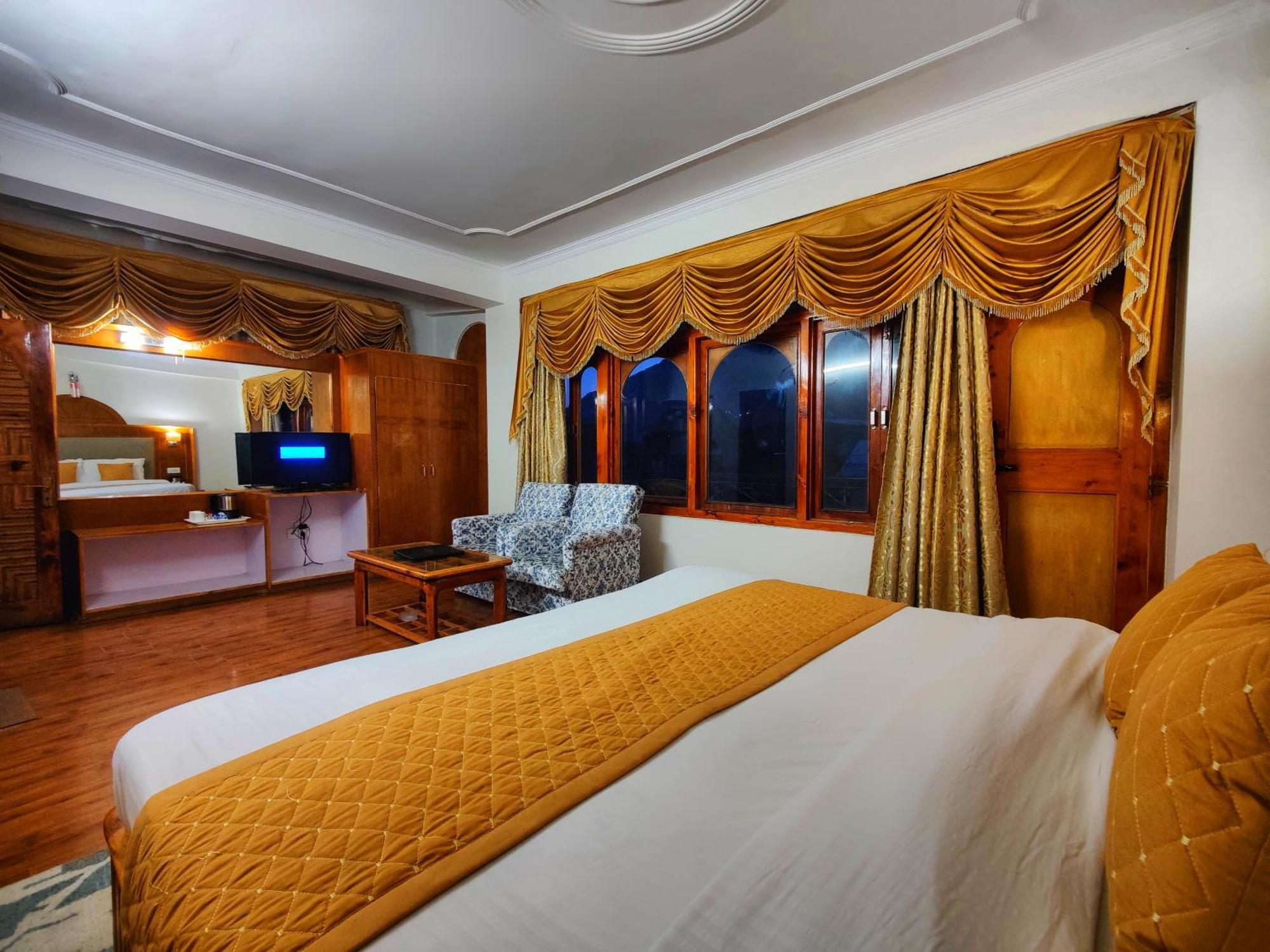 Surya International Hotel Manali Near Mall Road Zewnętrze zdjęcie