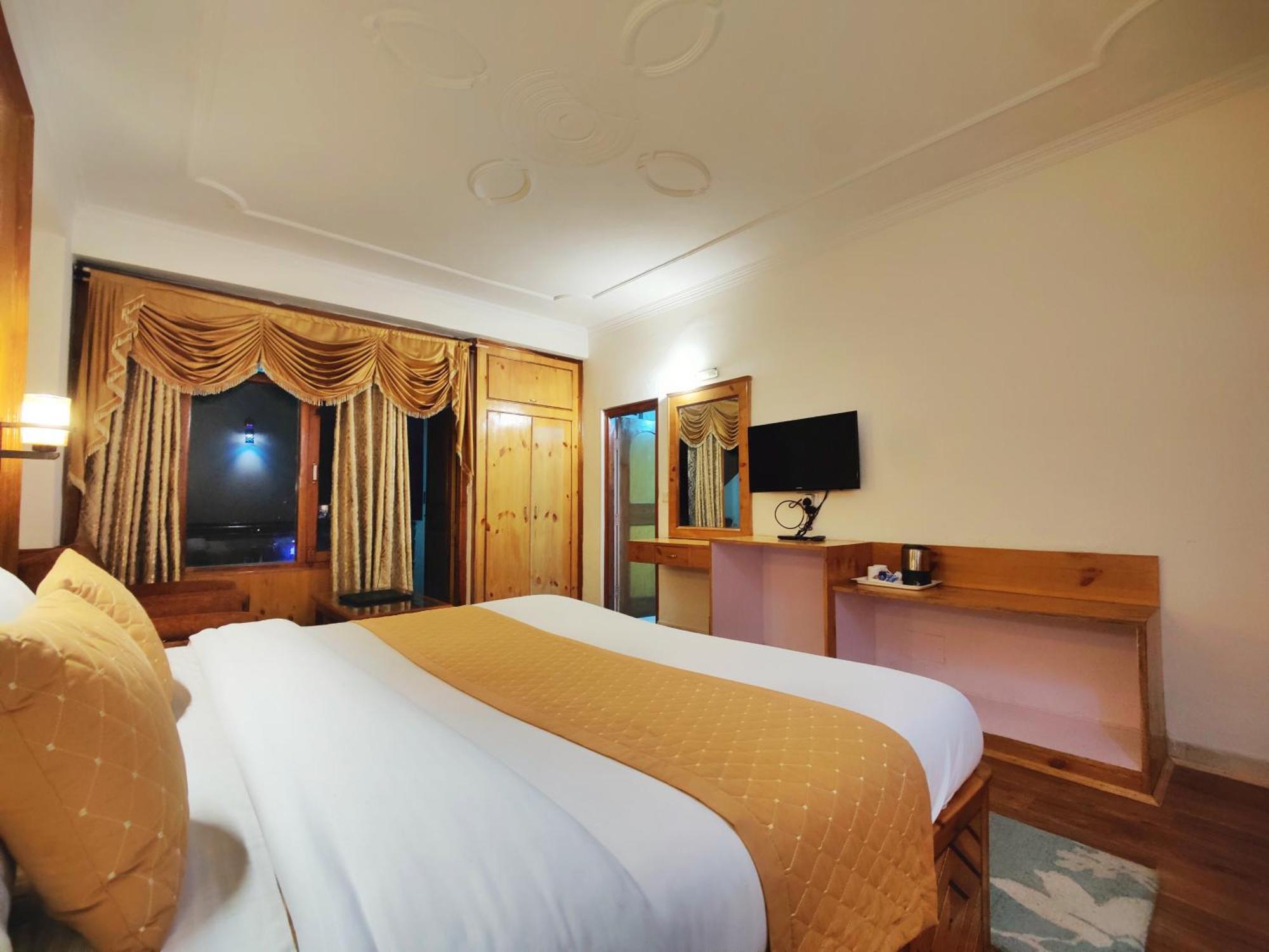 Surya International Hotel Manali Near Mall Road Zewnętrze zdjęcie